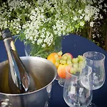 Pleasing Holiday In With Patio 度假居 斯霍尔