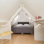 Pleasing Holiday In With Patio 度假居