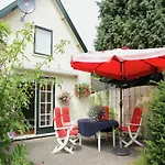 Pleasing Holiday In With Patio 斯霍尔