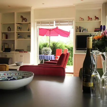 Дом отдыха Pleasing Holiday In With Patio